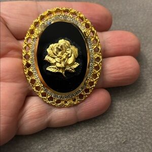 Vintage 1960Cameo Celebrity New York Brooch/ Pendant Glass Gold Rose Collectible